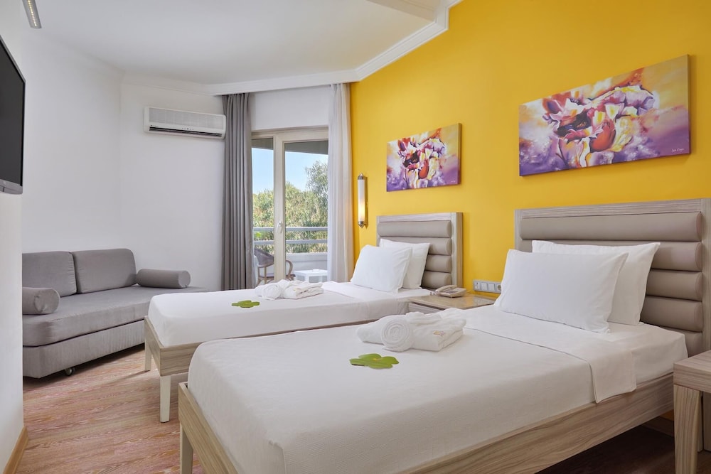 Fun Sun Family Club Saphire — Hotel rooms in Kemer