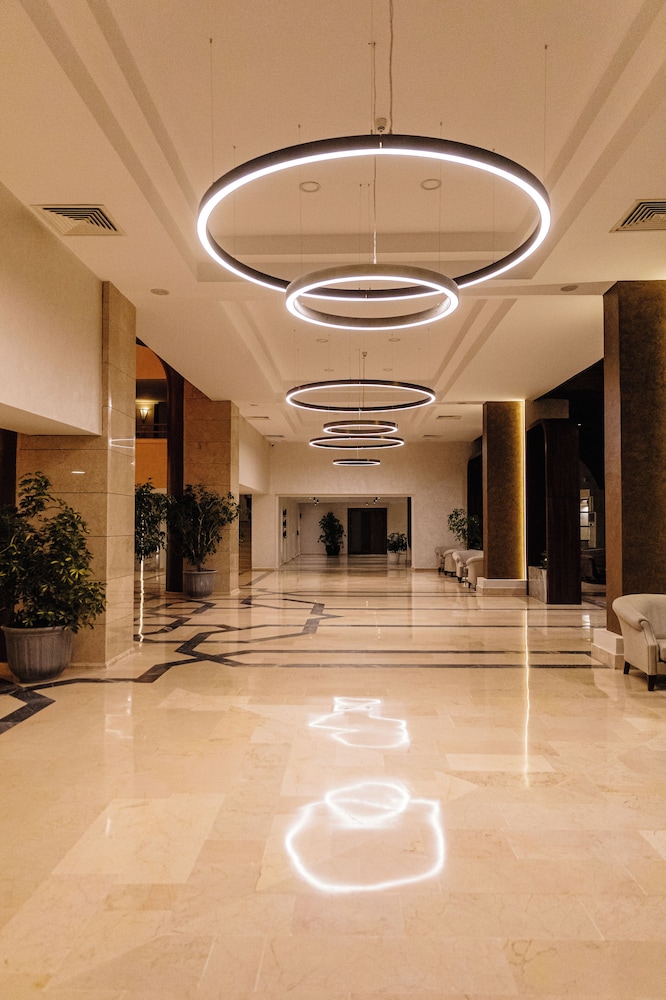 Fun Sun Family Club Saphire — Hotel building in Kemer