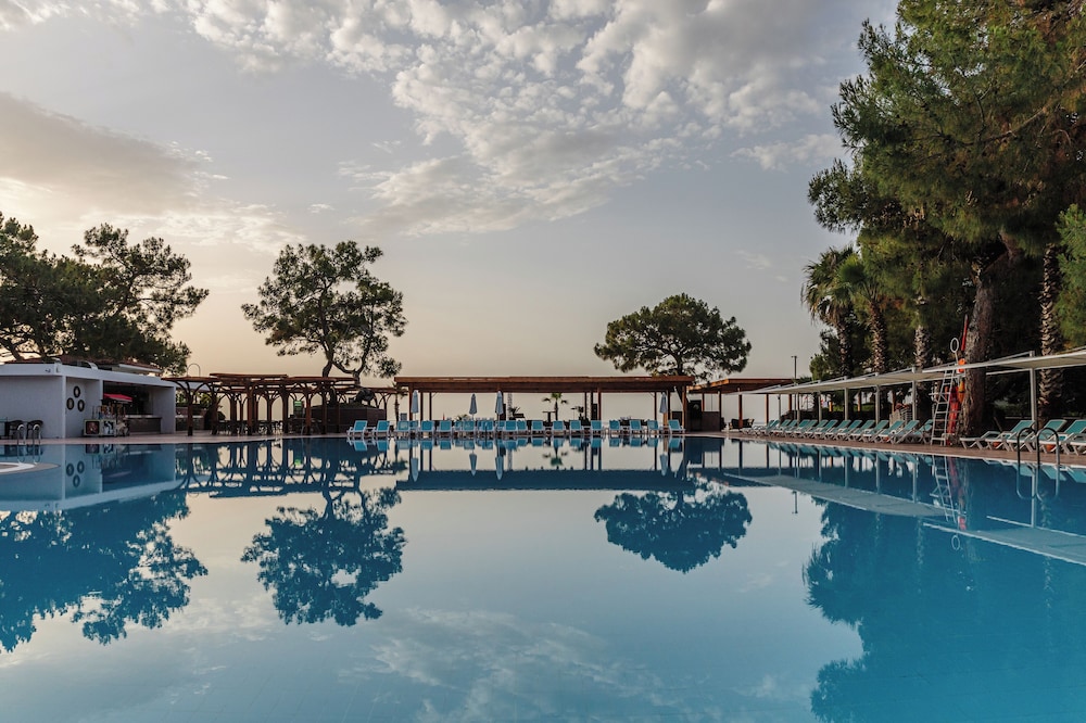 Fun Sun Family Club Saphire — Swimming pool in Kemer