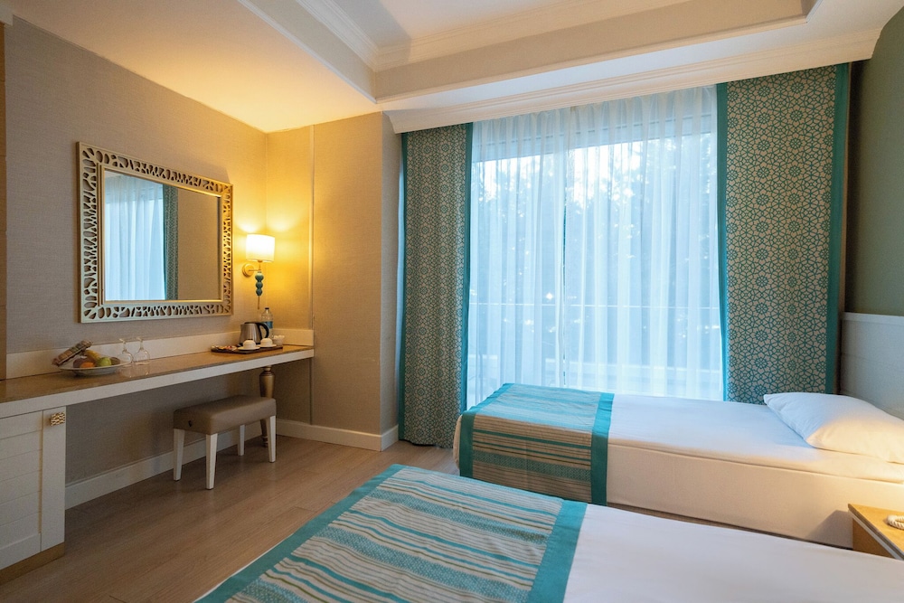 Karmir Resort & Spa - Ultra All Inclusive — Hotel rooms in Kemer