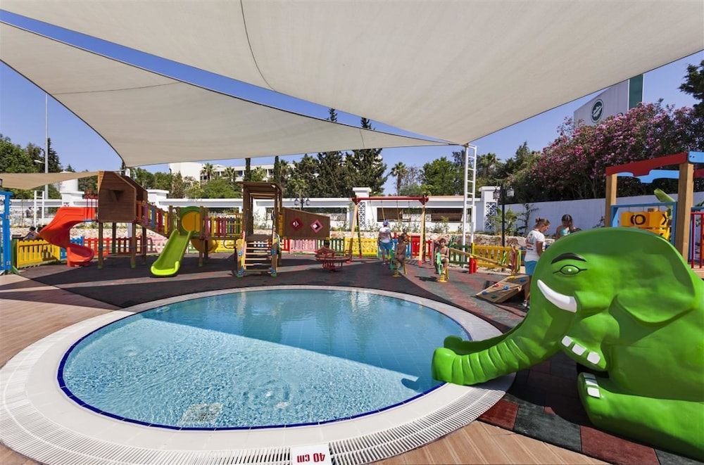 Karmir Resort & Spa - Ultra All Inclusive — Swimming pool in Kemer