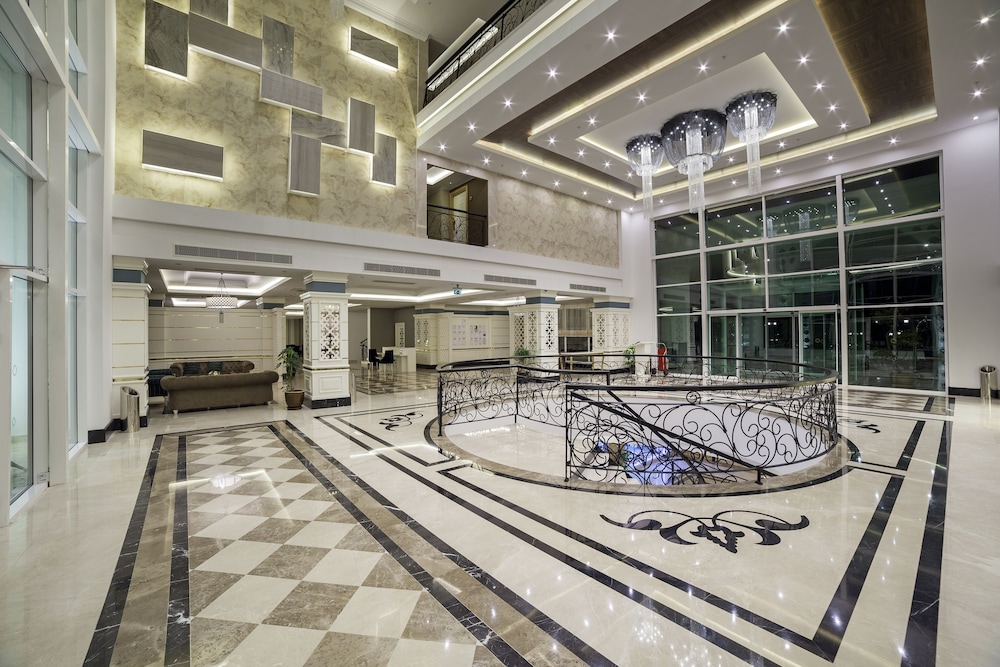 Karmir Resort & Spa - Ultra All Inclusive — Hotel building in Kemer