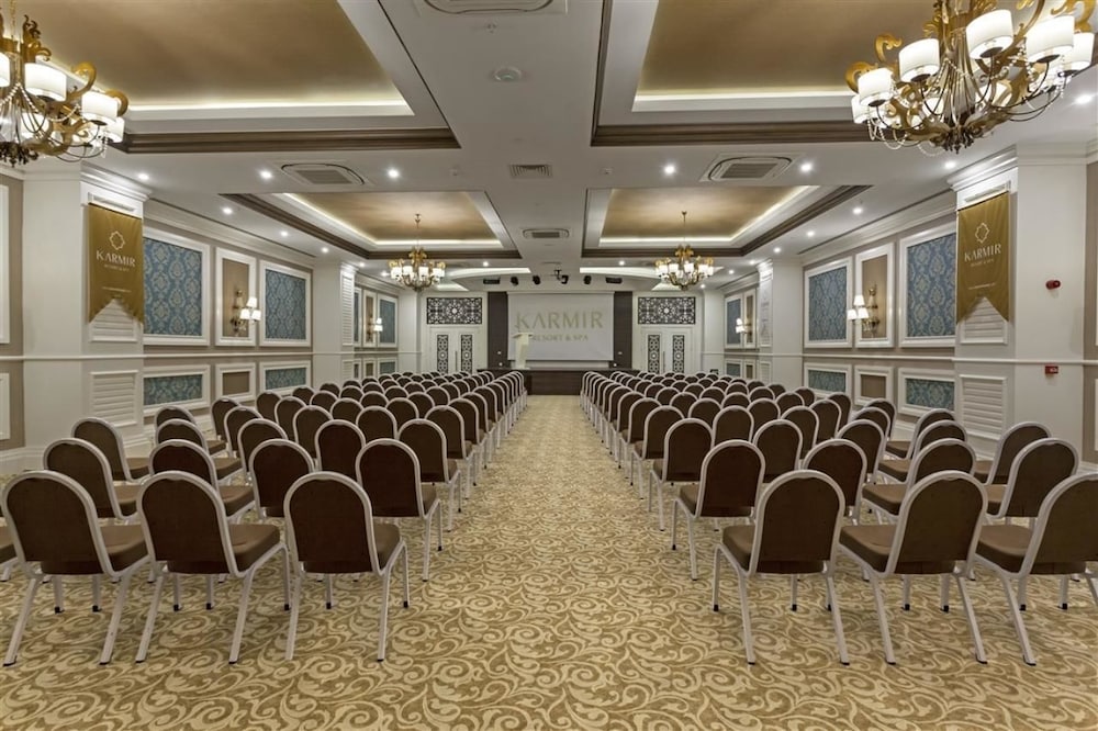 Karmir Resort & Spa - Ultra All Inclusive — Hotel building in Kemer