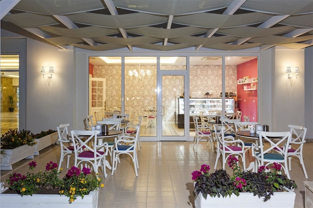 Karmir Resort & Spa - Ultra All Inclusive — Restaurant & bars in Kemer