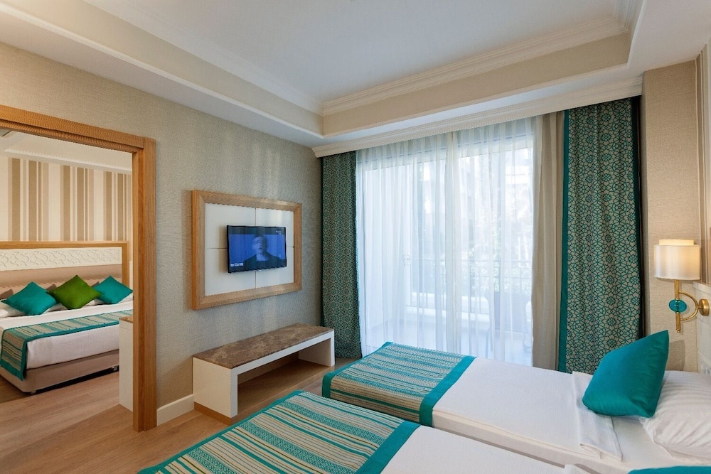 Karmir Resort & Spa - Ultra All Inclusive — Hotel rooms in Kemer