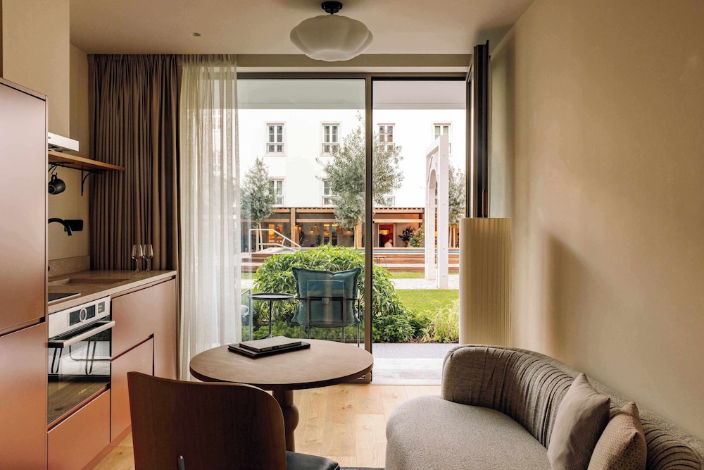 Locke de Santa Joana — Hotel rooms in Lisbon, Lisboa