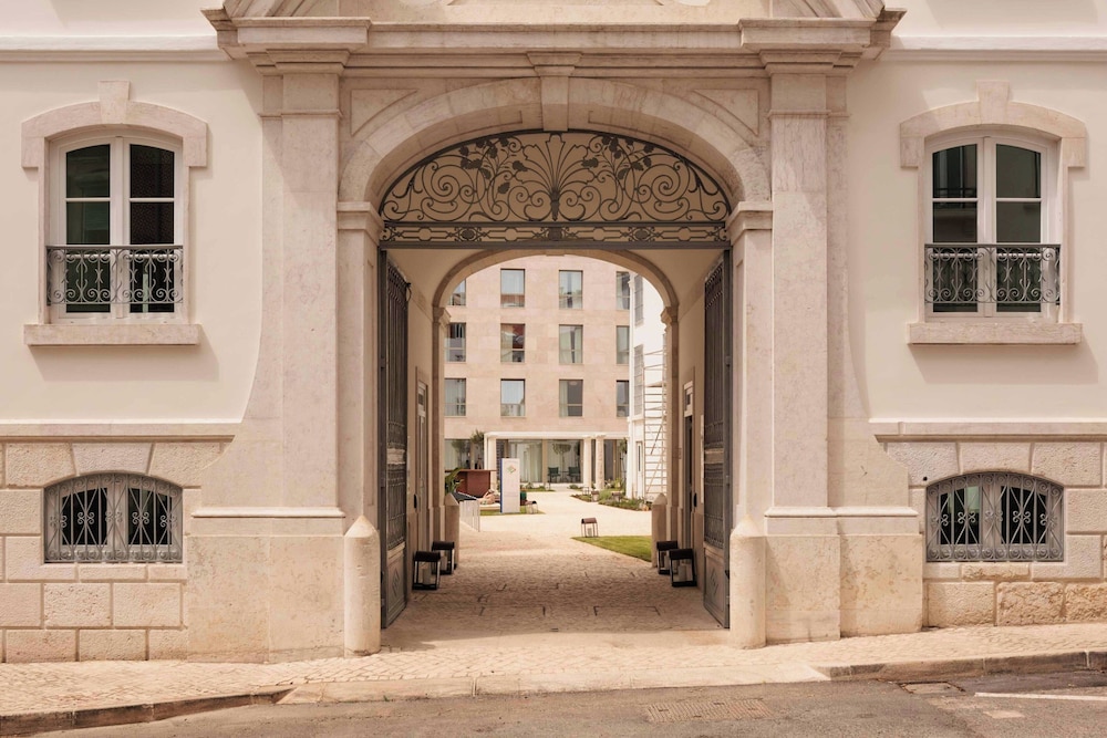 Locke de Santa Joana — Hotel building in Lisbon, Lisboa