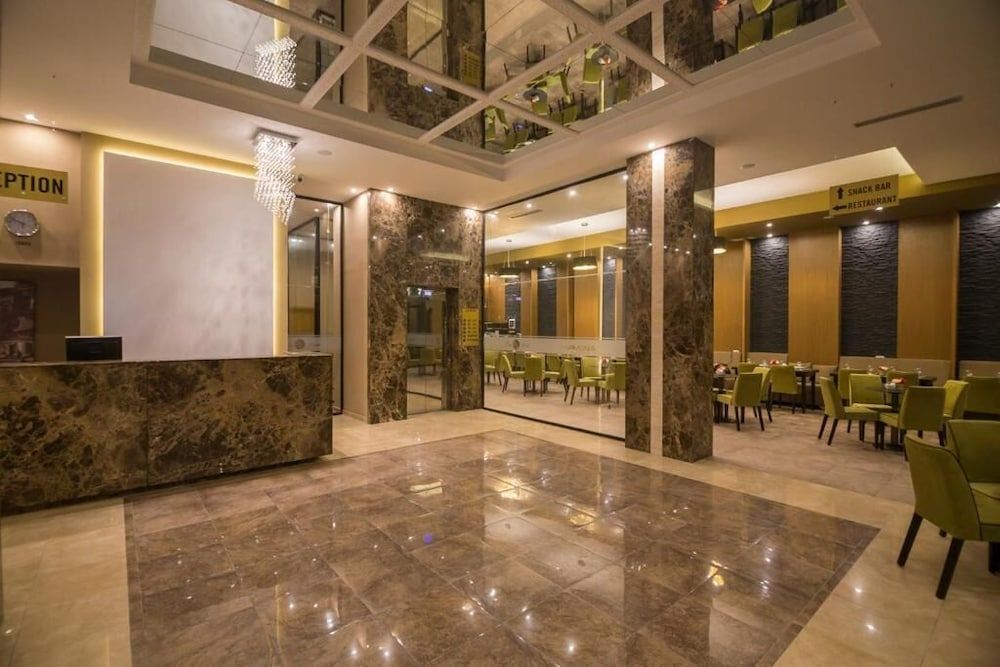 . Sun Hotel