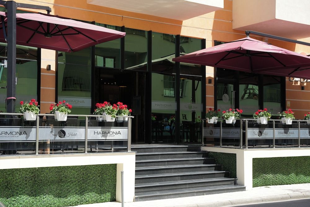 . Sun Hotel