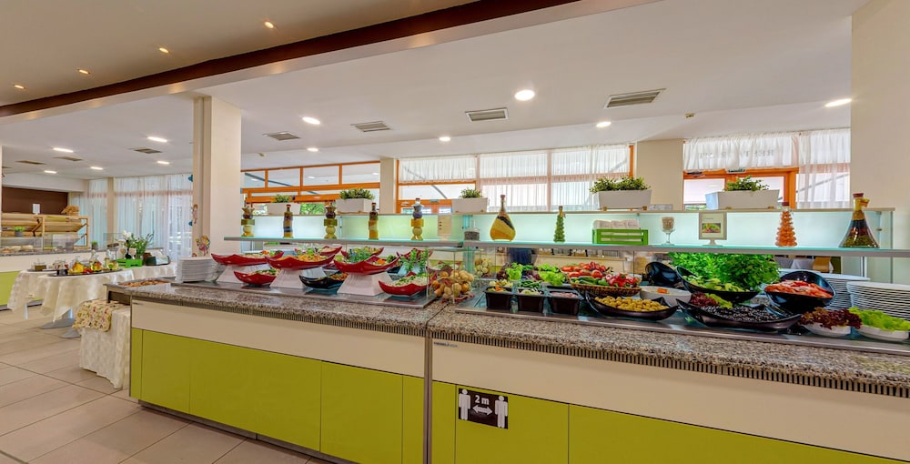 Sunrise Hotel — Restaurant & bars in Golden Sands, Varna Region