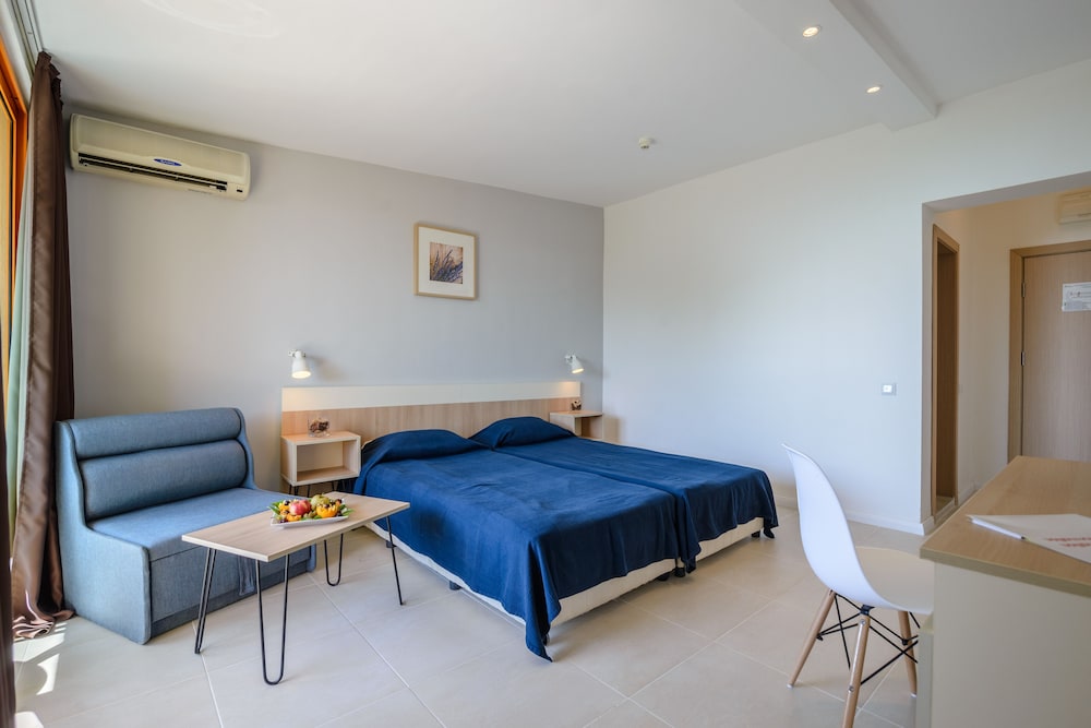 Sunrise Hotel — Hotel rooms in Golden Sands, Varna Region