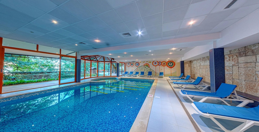 Sunrise Hotel — Swimming pool in Golden Sands, Varna Region