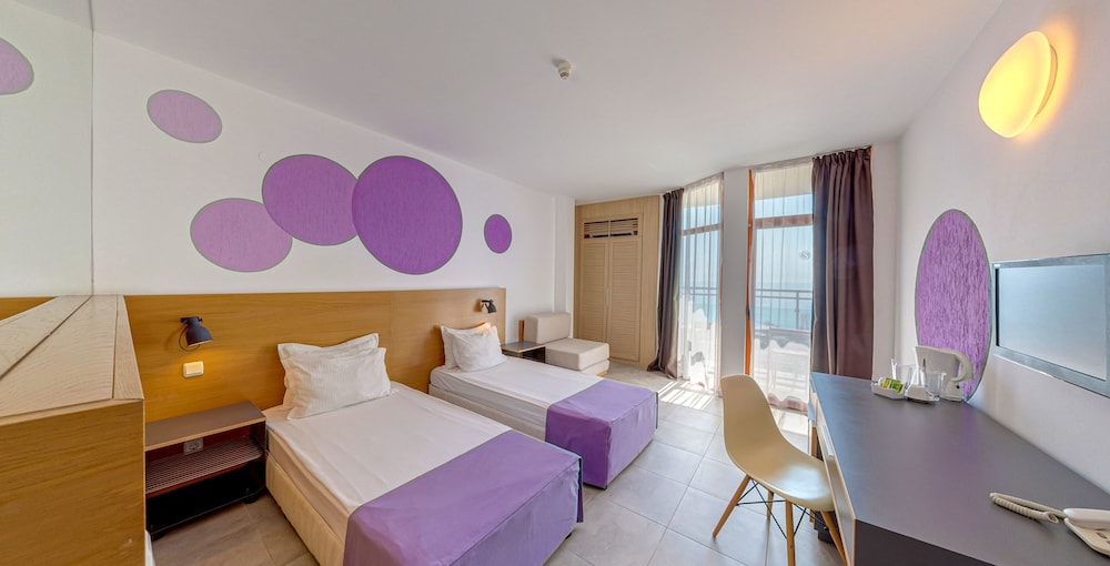 Sunrise Hotel — Hotel rooms in Golden Sands, Varna Region