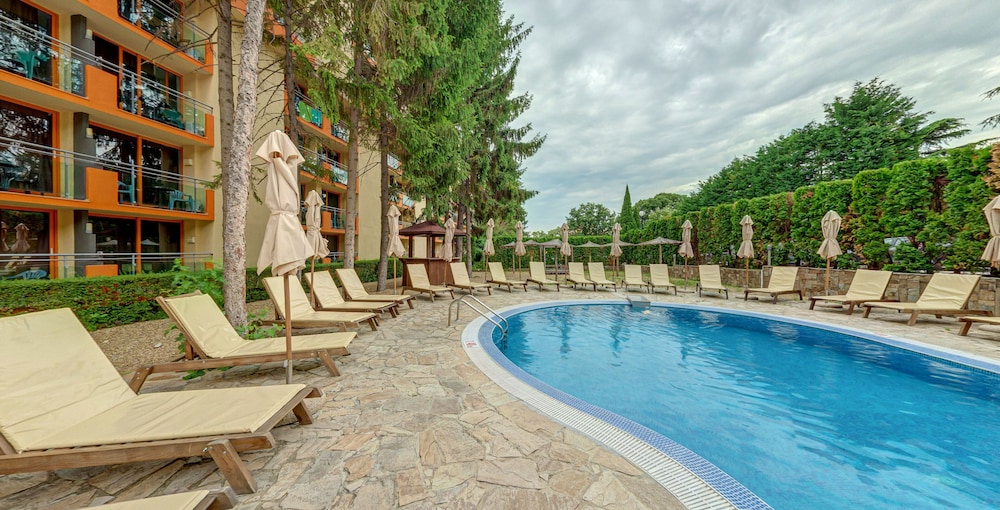 Sunrise Hotel — Swimming pool in Golden Sands, Varna Region