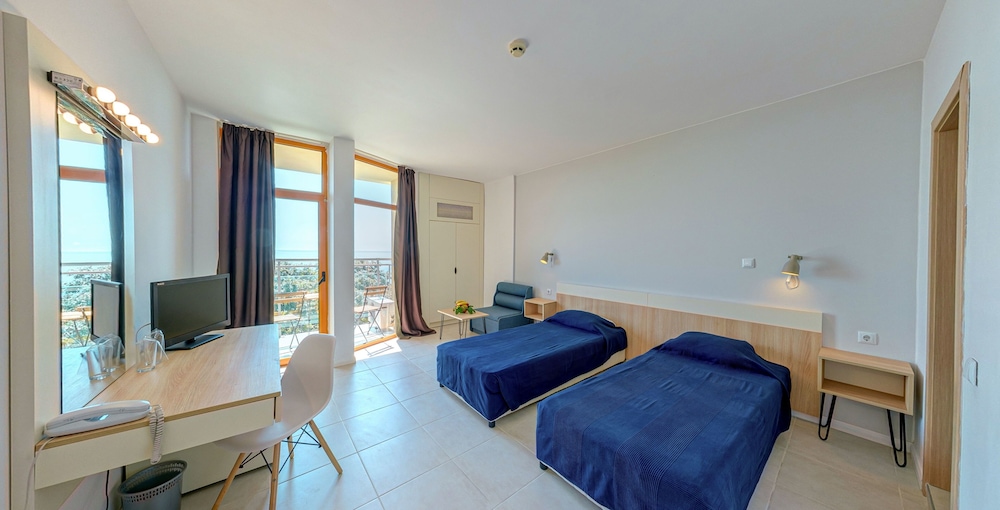 Sunrise Hotel — Hotel rooms in Golden Sands, Varna Region
