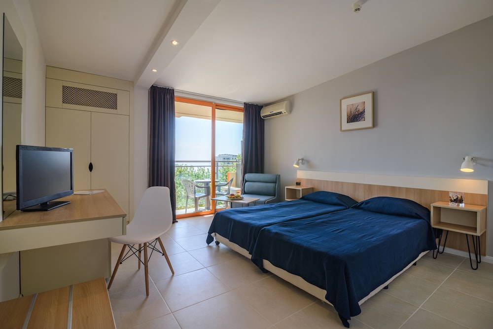 Sunrise Hotel — Hotel rooms in Golden Sands, Varna Region