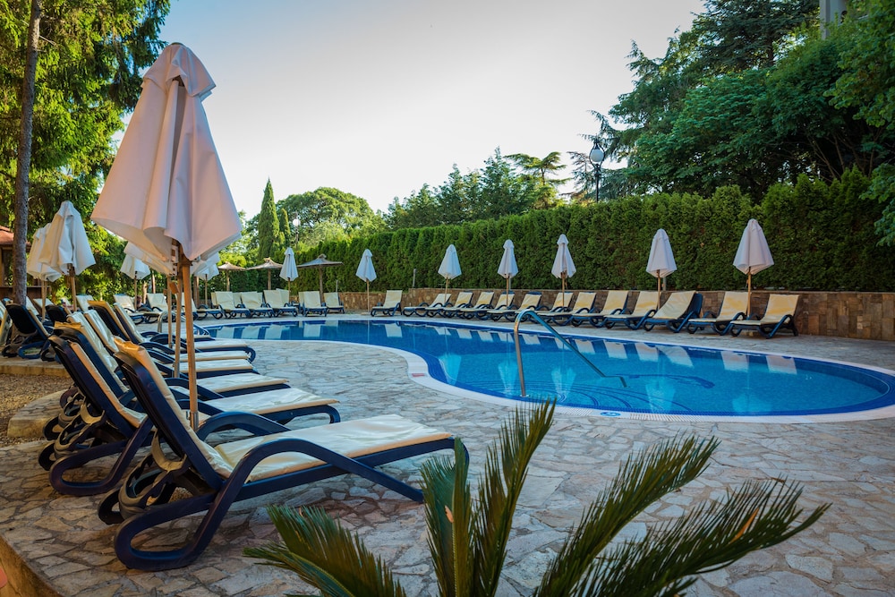 Sunrise Hotel — Swimming pool in Golden Sands, Varna Region