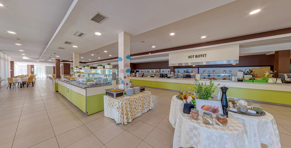 Sunrise Hotel — Restaurant & bars in Golden Sands, Varna Region