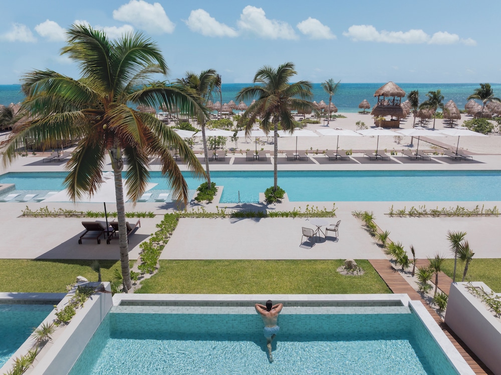 Excellence Coral Playa Mujeres - Adults Only All Inclusive — Swimming pool in Playa Mujeres, Quintana Roo