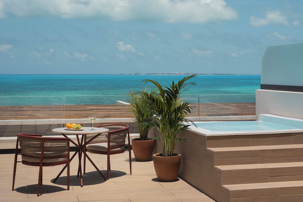 Excellence Coral Playa Mujeres - Adults Only All Inclusive — Swimming pool in Playa Mujeres, Quintana Roo