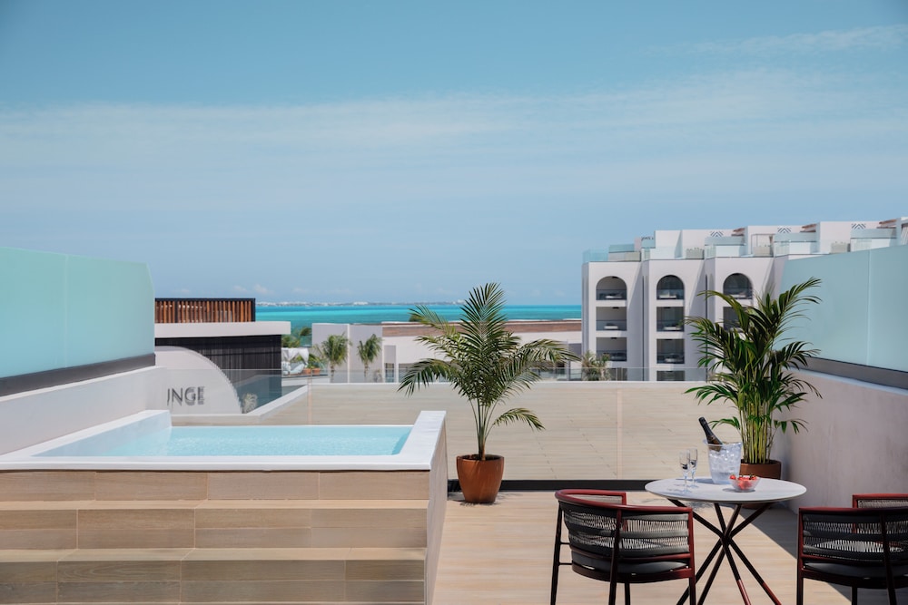 Excellence Coral Playa Mujeres - Adults Only All Inclusive — Swimming pool in Playa Mujeres, Quintana Roo