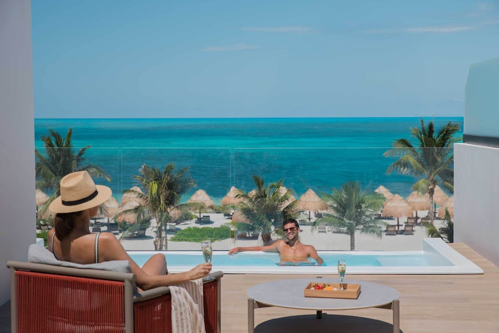 Excellence Coral Playa Mujeres - Adults Only All Inclusive — Swimming pool in Playa Mujeres, Quintana Roo