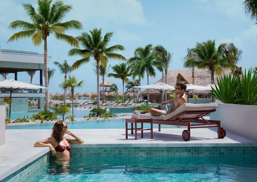 Excellence Coral Playa Mujeres - Adults Only All Inclusive — Swimming pool in Playa Mujeres, Quintana Roo