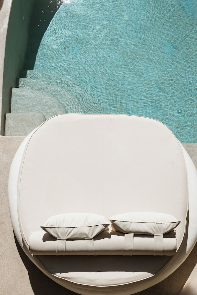 One of One Hotel — Swimming pool in Imerovigli, South Aegean