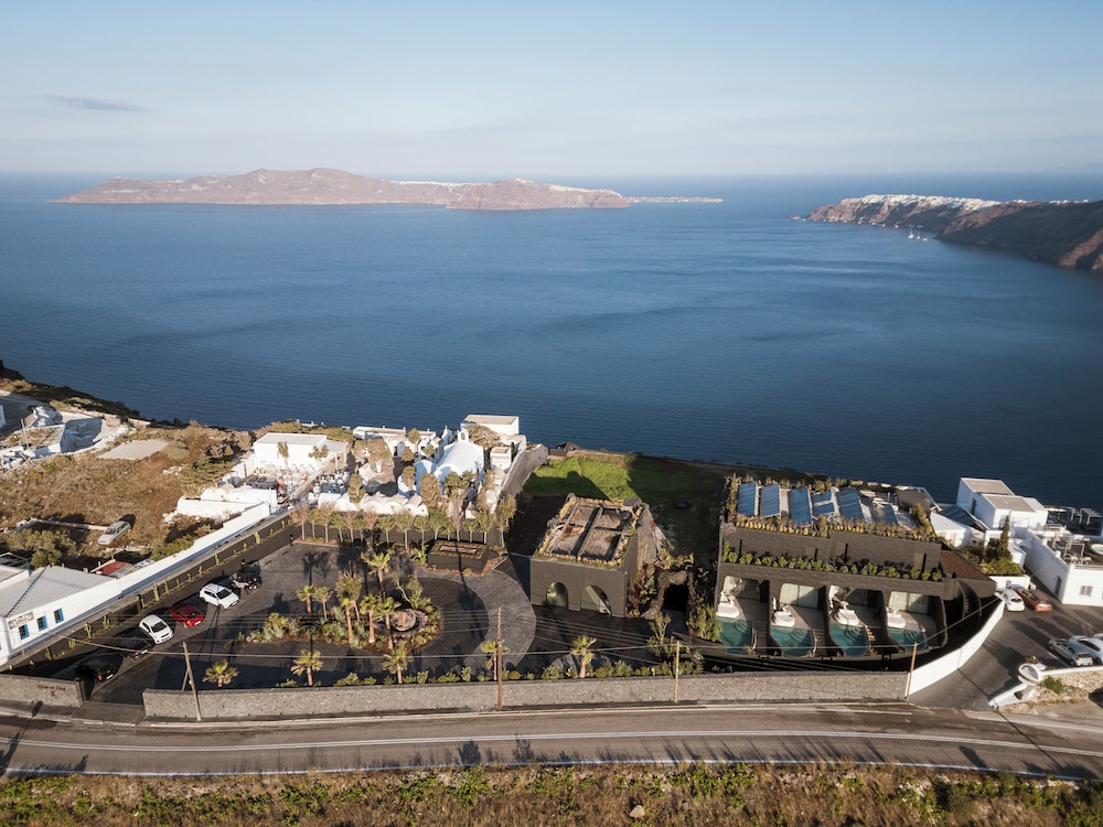 One of One Hotel — Hotel building in Imerovigli, South Aegean