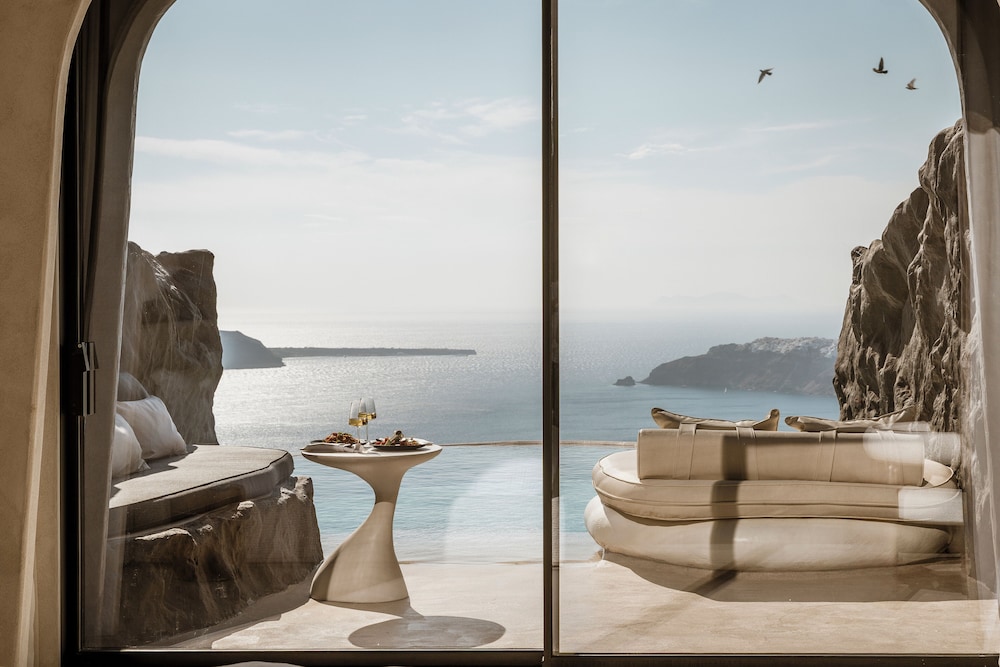 One of One Hotel — Hotel rooms in Imerovigli, South Aegean
