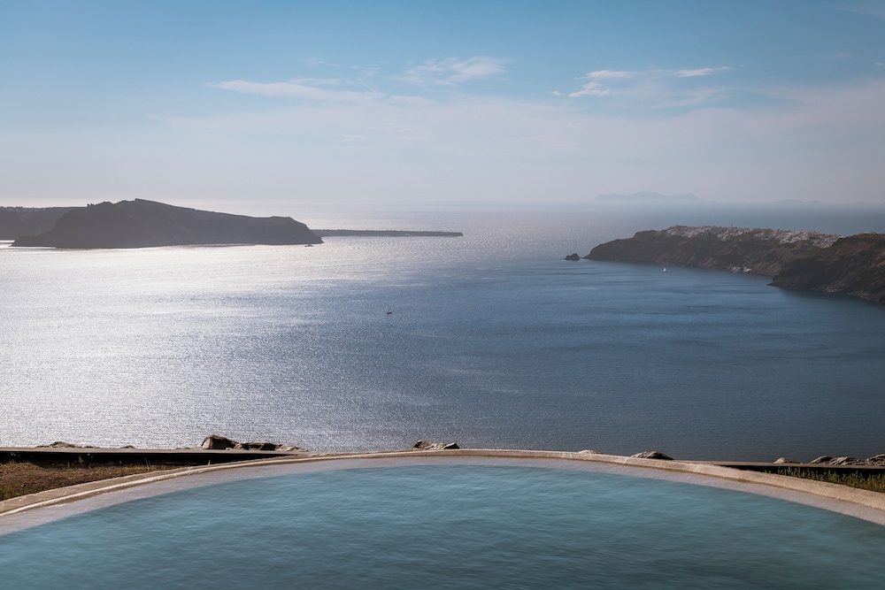 One of One Hotel — Swimming pool in Imerovigli, South Aegean
