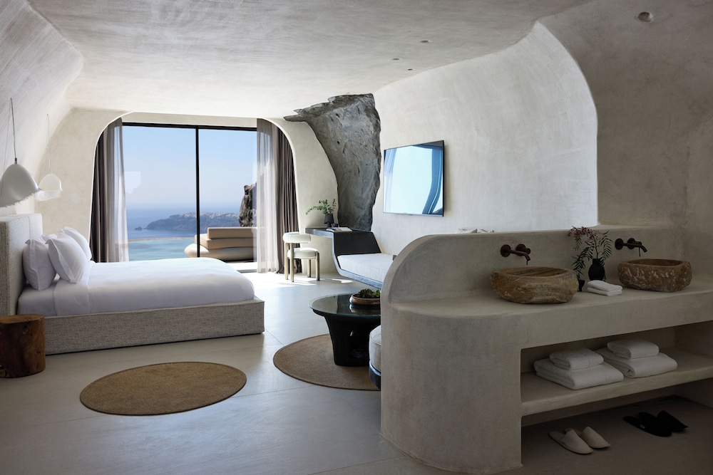 One of One Hotel — Hotel rooms in Imerovigli, South Aegean