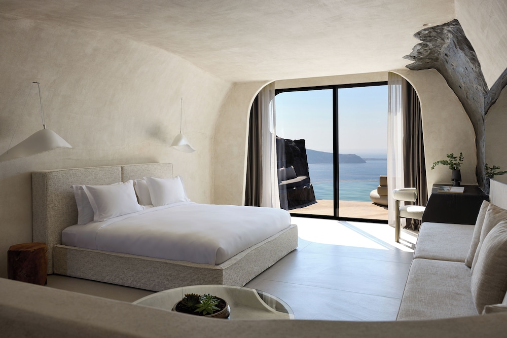 One of One Hotel — Hotel rooms in Imerovigli, South Aegean
