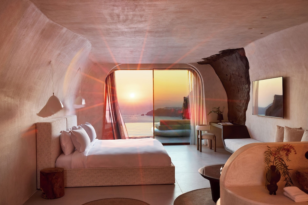 One of One Hotel — Hotel rooms in Imerovigli, South Aegean