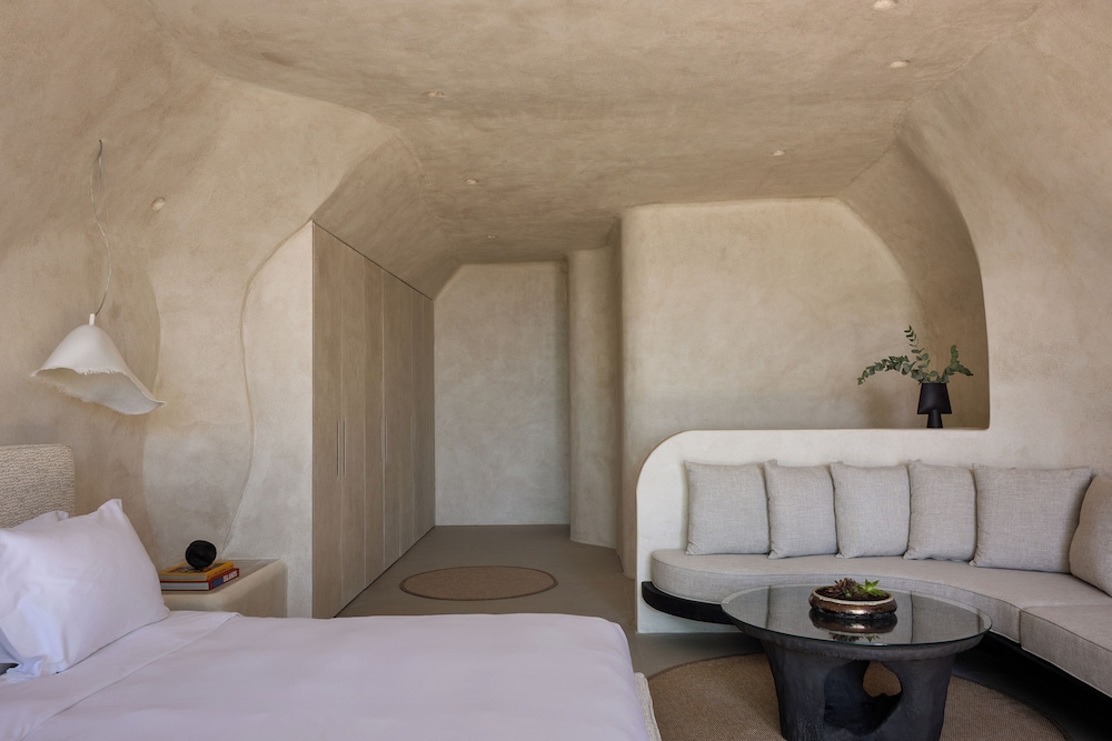 One of One Hotel — Hotel rooms in Imerovigli, South Aegean