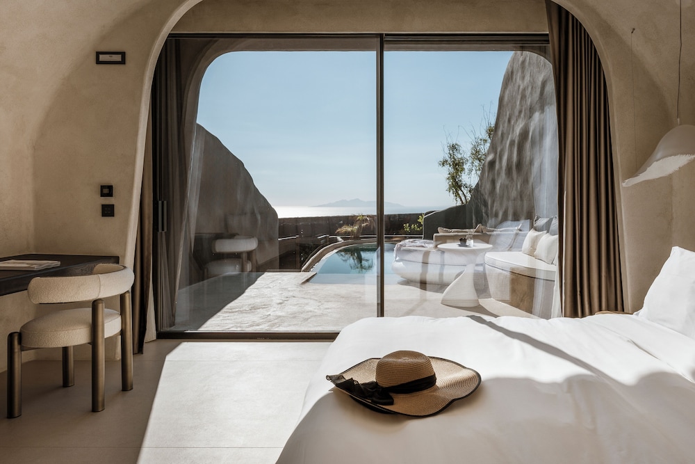 One of One Hotel — Hotel rooms in Imerovigli, South Aegean