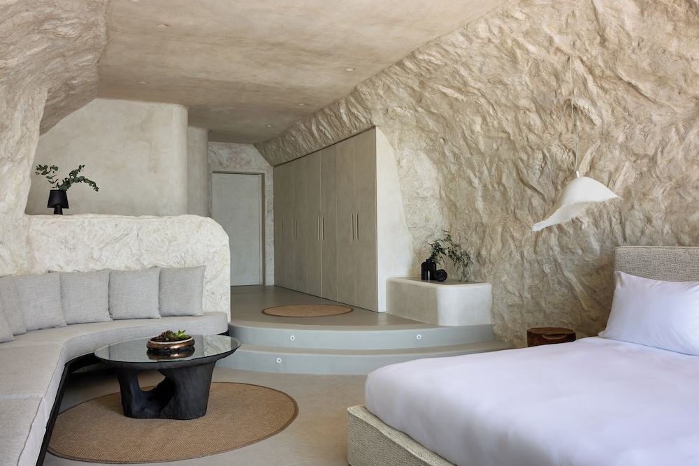 One of One Hotel — Hotel rooms in Imerovigli, South Aegean