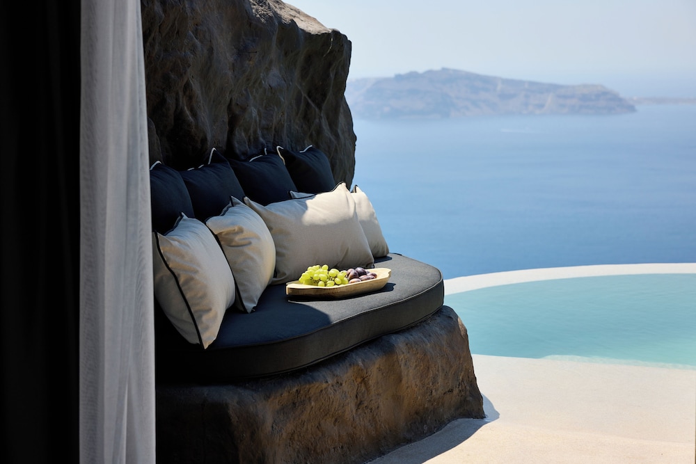 One of One Hotel — Hotel rooms in Imerovigli, South Aegean