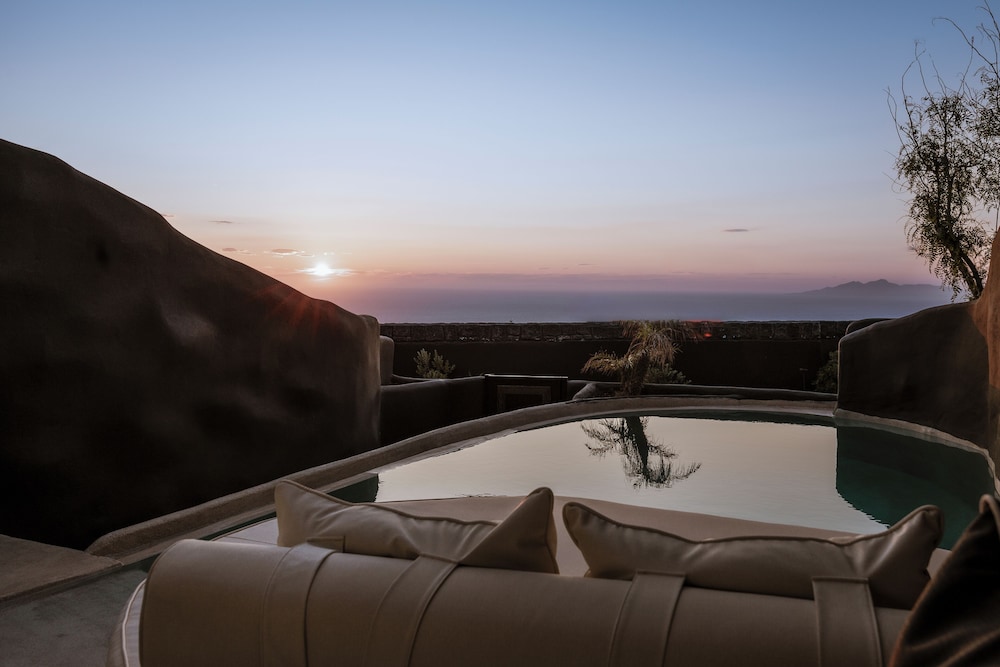 One of One Hotel — Swimming pool in Imerovigli, South Aegean