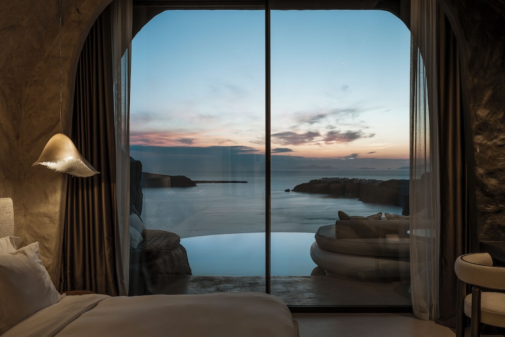 One of One Hotel — Hotel rooms in Imerovigli, South Aegean