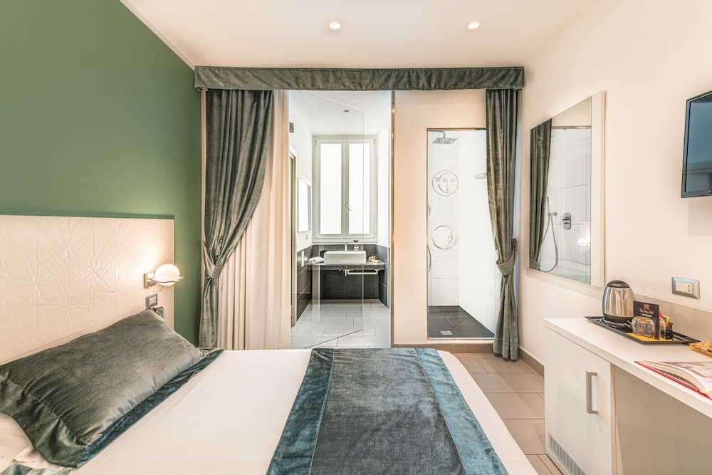 Trevi Palace Hotel — Hotel rooms in Rome, Lazio