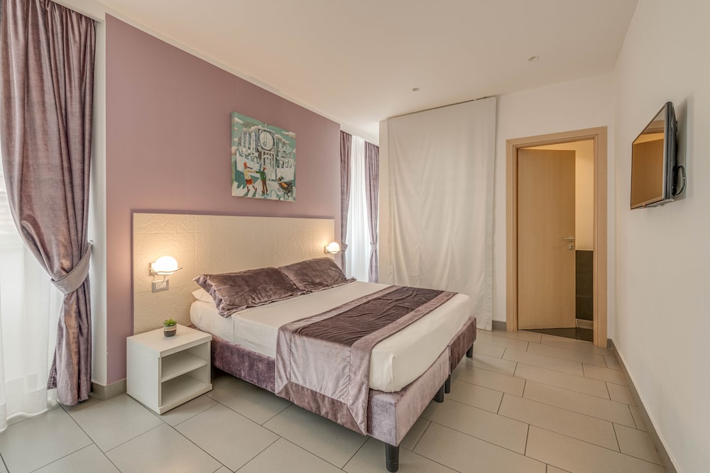 Trevi Palace Hotel — Hotel rooms in Rome, Lazio