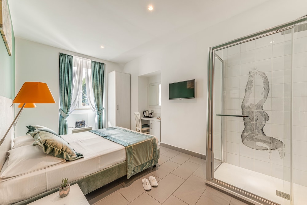 Trevi Palace Hotel — Hotel rooms in Rome, Lazio