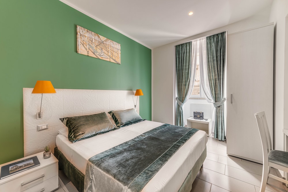 Trevi Palace Hotel — Hotel rooms in Rome, Lazio