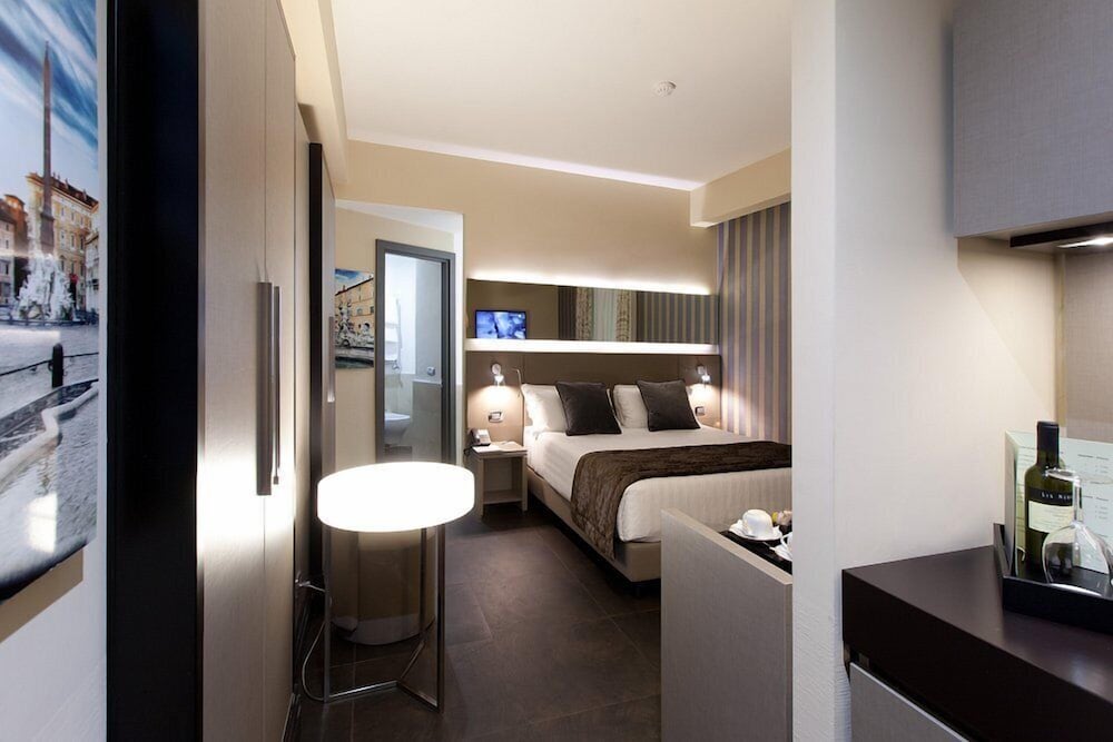Trevi Palace Hotel — Hotel rooms in Rome, Lazio