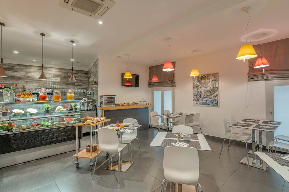 Trevi Palace Hotel — Restaurant & bars in Rome, Lazio