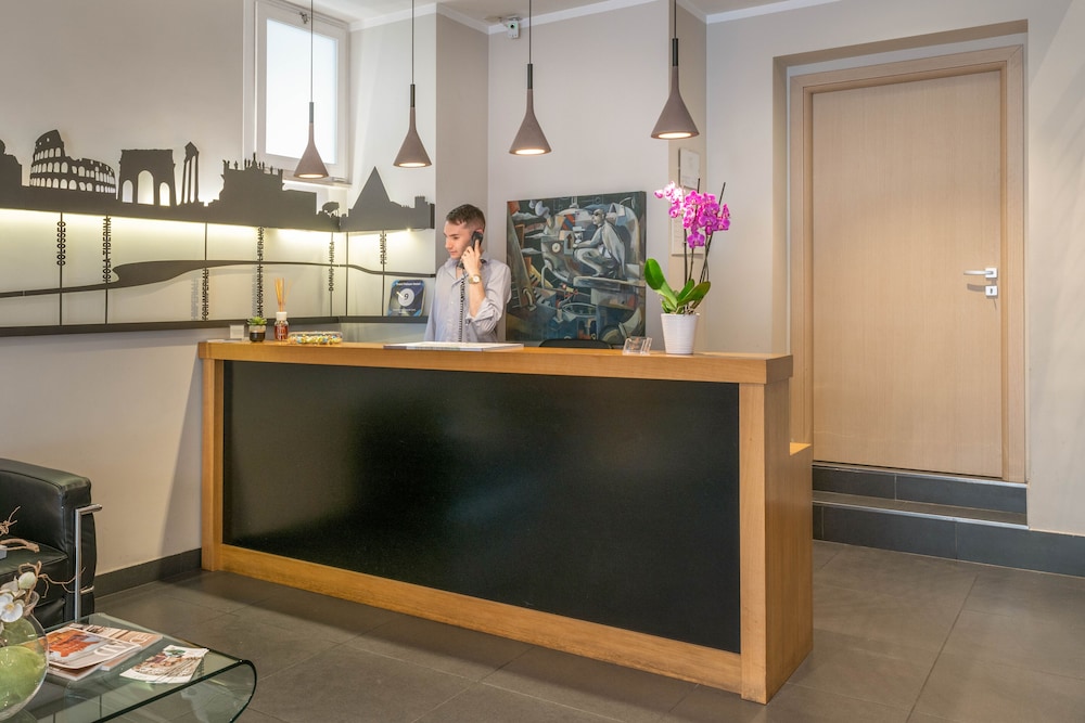 Trevi Palace Hotel — Hotel building in Rome, Lazio