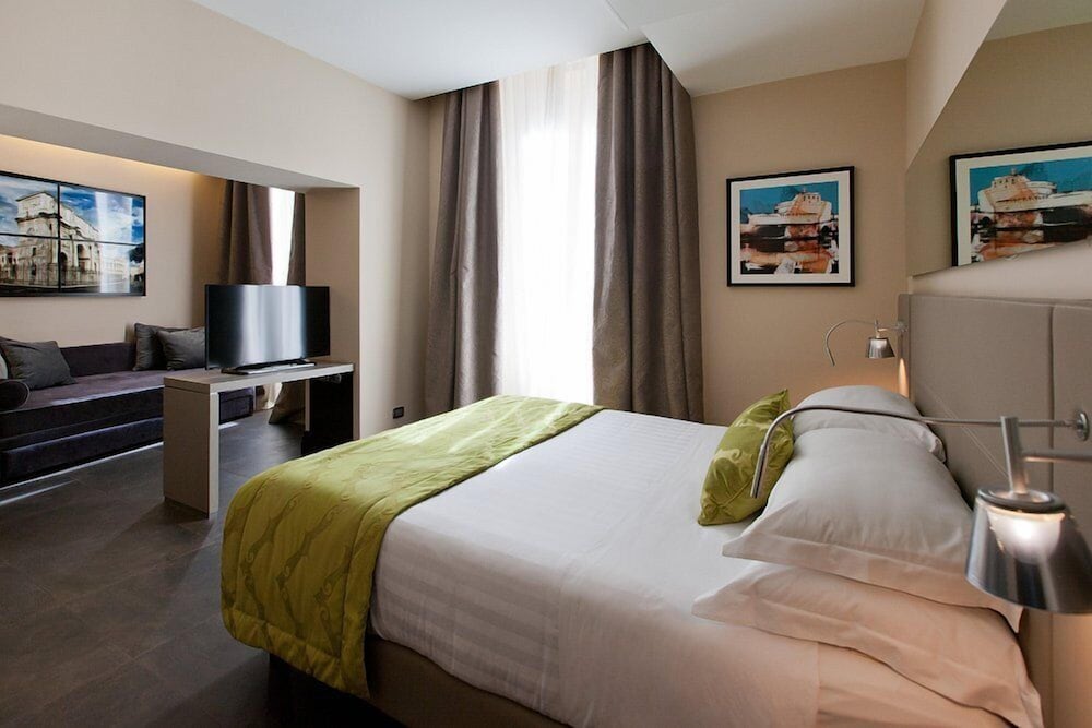 Trevi Palace Hotel — Hotel rooms in Rome, Lazio