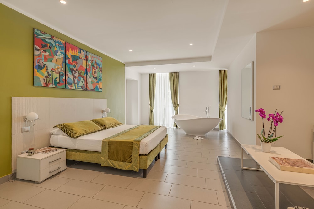 Trevi Palace Hotel — Hotel rooms in Rome, Lazio