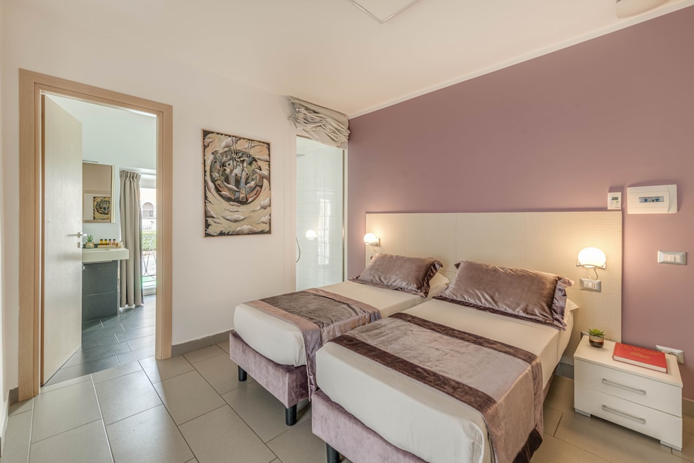 Trevi Palace Hotel — Hotel rooms in Rome, Lazio